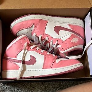 Air Jordan 1 Mid 'Valentine's 2023